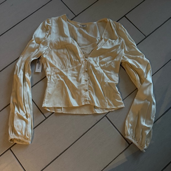 aritzia tatiana blouse NWT - Picture 2 of 6
